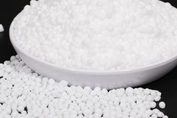 香水兰的养殖方法,夏季每隔2-3天浇一次水