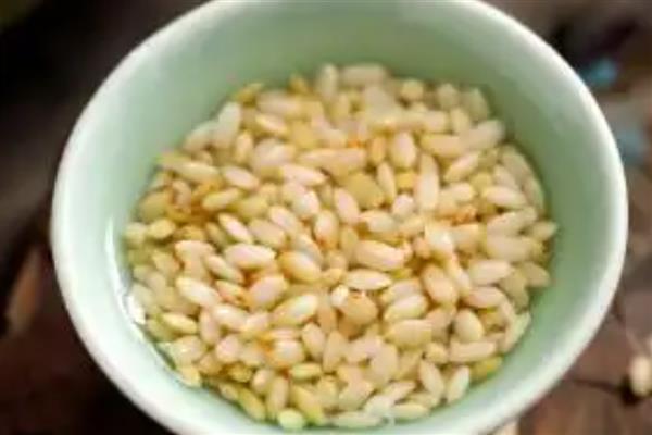 什么是糙米，就是保留了一些外层组织的稻米