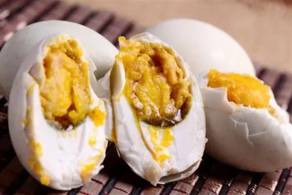 猫咪缺乏维生素B的症状，容易出现口炎、牙龈溃烂等