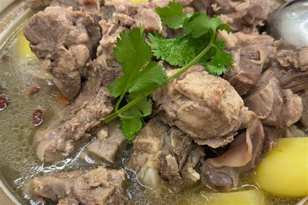 猫咪缺乏维生素B的症状，容易出现口炎、牙龈溃烂等