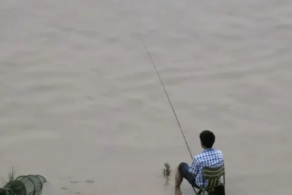 下雨天可以钓鱼吗，下雨天能钓到鱼