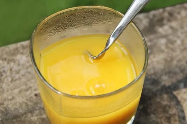 荷花粉的吃法，最简单的就是用温开水送服