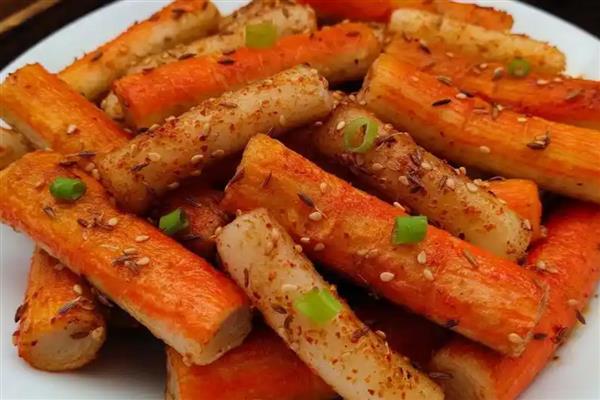 制做蟹棒的材料，用鱼糜模拟阿拉斯加雪蟹肉的质感和风味