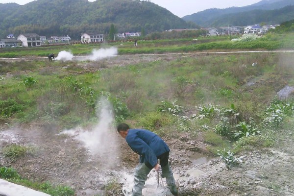 怎样改良酸性土壤，可以增施有机肥