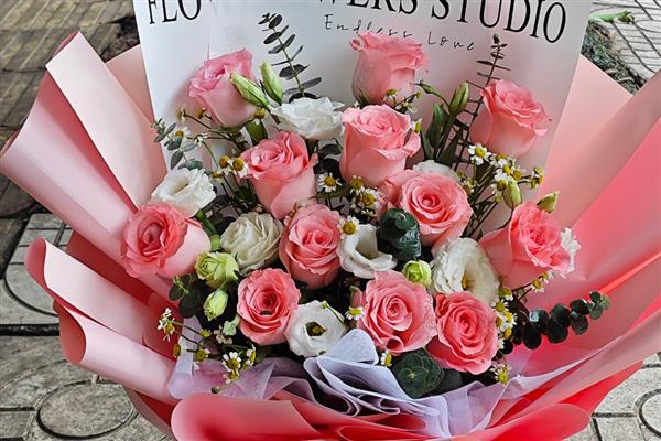 戴安娜的花语,寓意幸福、优雅等