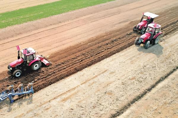 春耕农机播种的事宜,播前应仔细查看地块情况