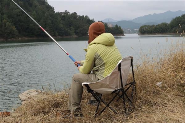 冬季阴天适合钓深吗,鱼儿会在深水区聚集