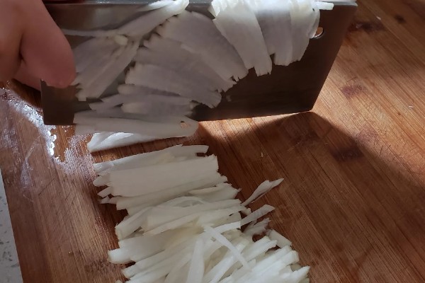 萝卜丝怎样切,可以用刀切或机器切