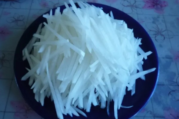 萝卜丝怎样切,可以用刀切或机器切