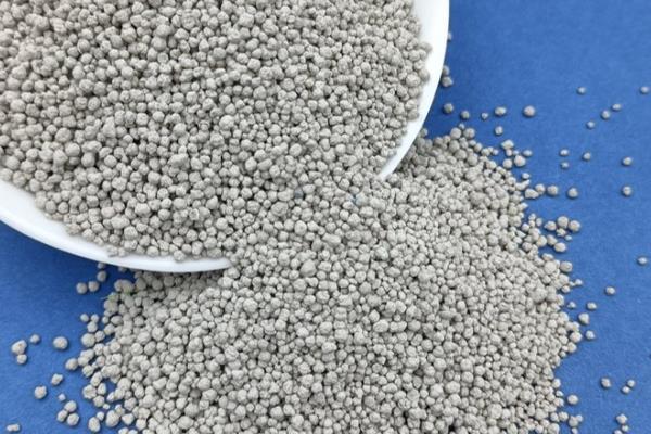 怎么挑选猫砂，植物砂、膨润土砂等种类适合使用