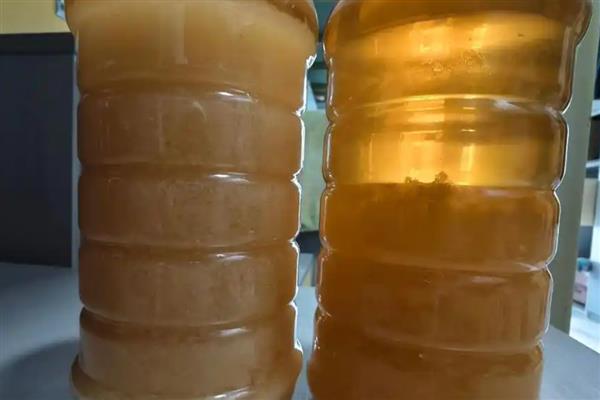 蜂蜜柠檬水怎么做才不苦，用低于60℃的温开水冲