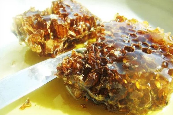 蜂胶简介,不建议直接食用